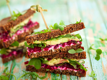 Butterbrot mit Salat