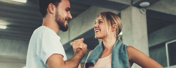 Mann und Frau Handschlag Teamwork